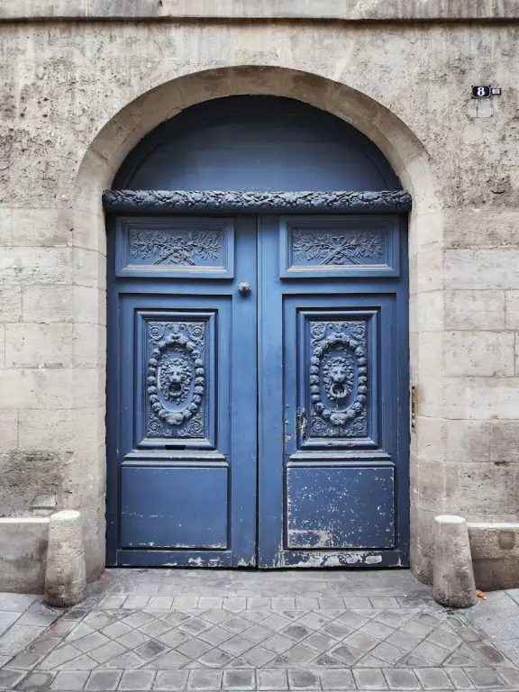 Inclusive Business Practices | Le Piège de l’Automatisation Précipitée Articles blue-sahi-door