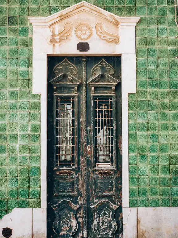 scandals Scandales Articles old-door-green