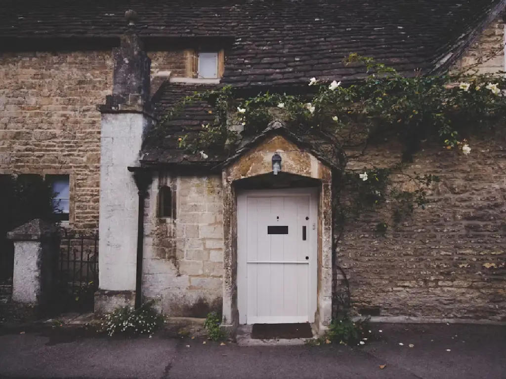 Diversity Diversité Articles old-street-house