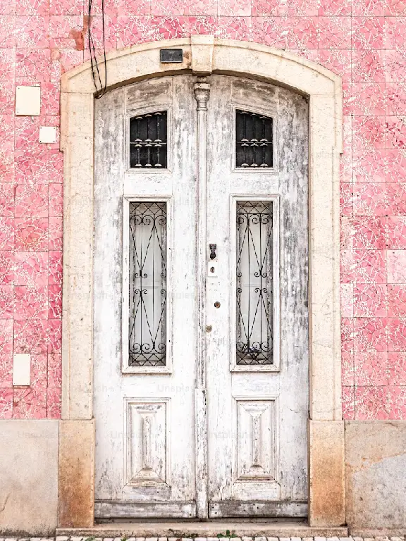 Quand la politique Politics Articles white-old-door